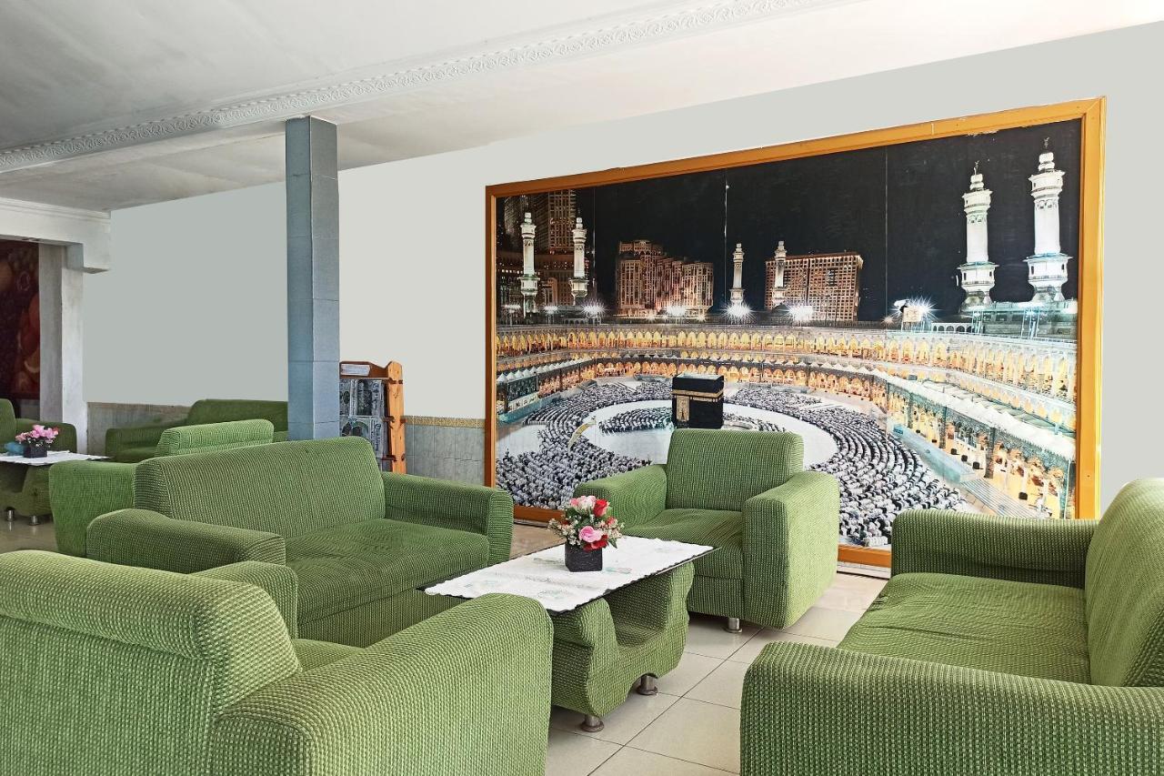 Oyo 2611 Hotel Krui Syariah Luaran gambar