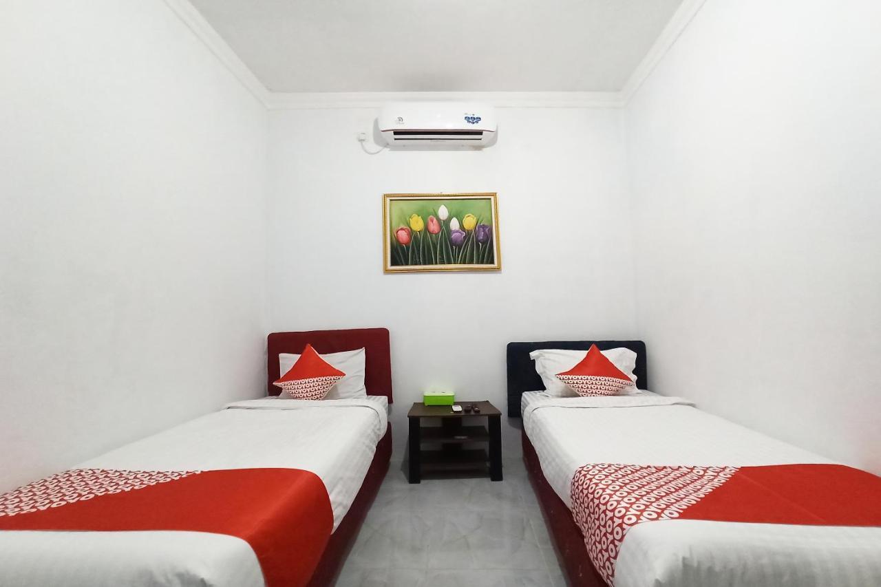 Oyo 2611 Hotel Krui Syariah Luaran gambar