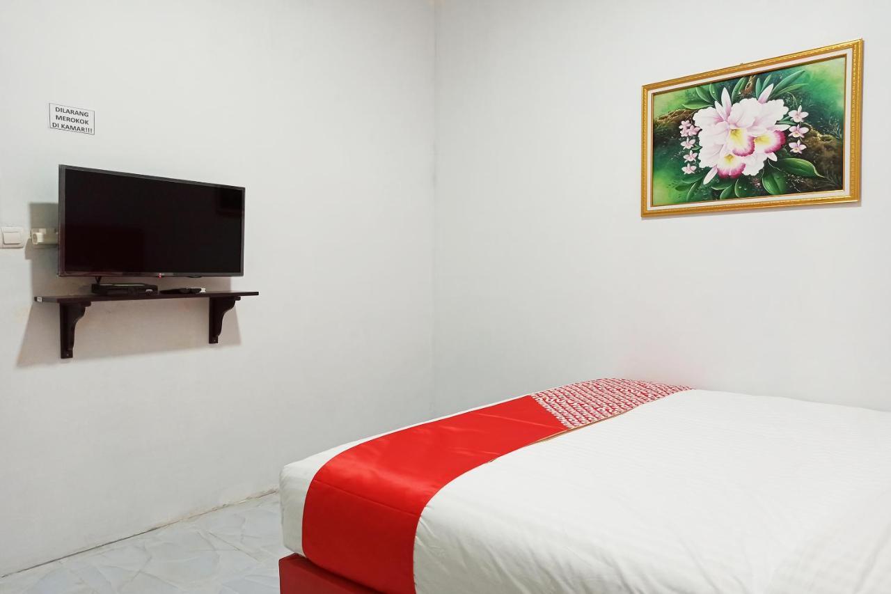 Oyo 2611 Hotel Krui Syariah Luaran gambar