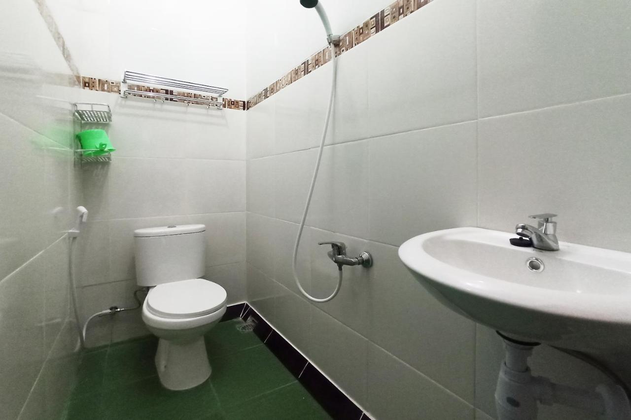 Oyo 2611 Hotel Krui Syariah Luaran gambar