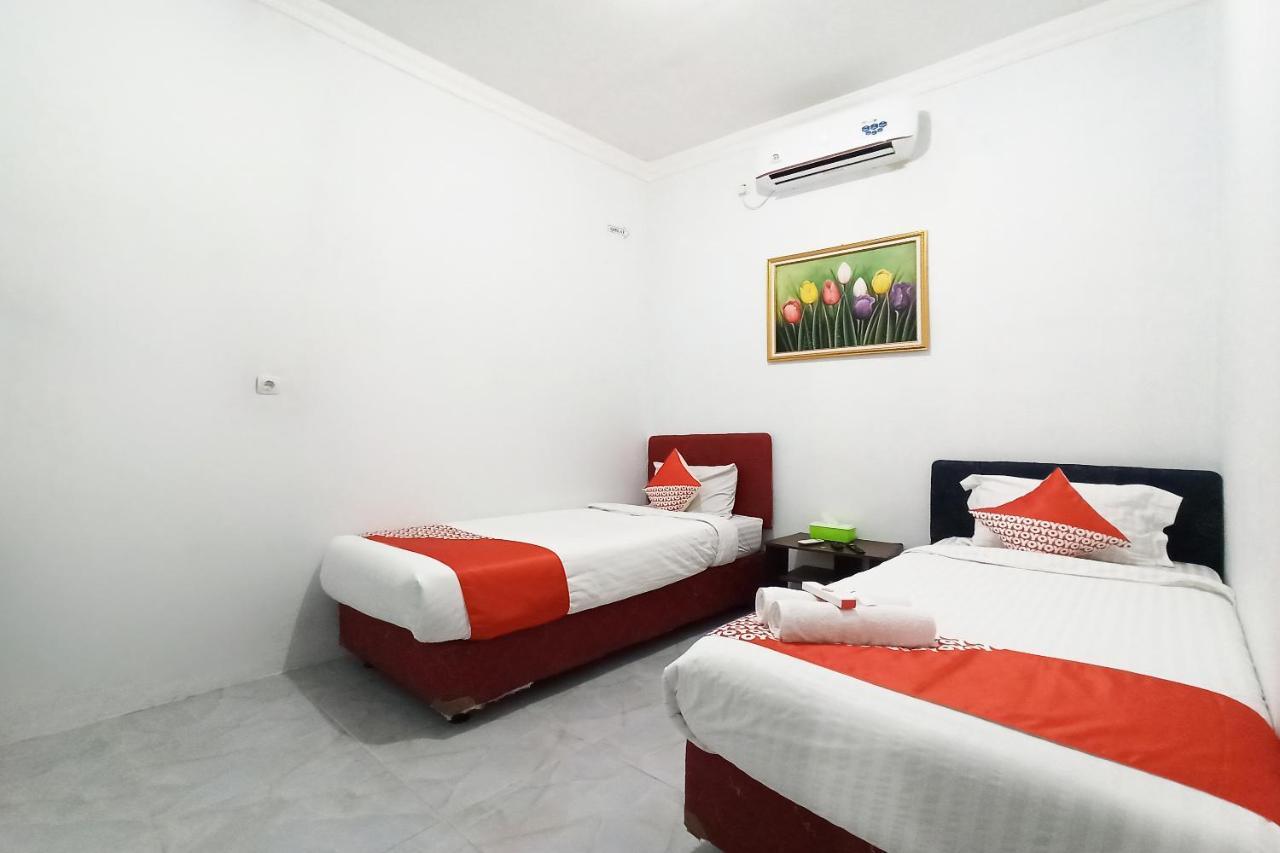 Oyo 2611 Hotel Krui Syariah Luaran gambar