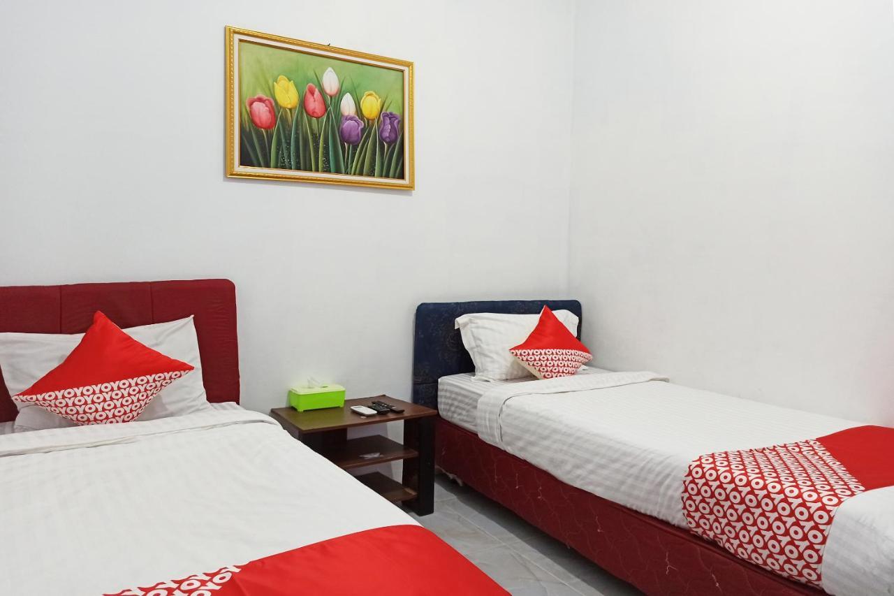 Oyo 2611 Hotel Krui Syariah Luaran gambar