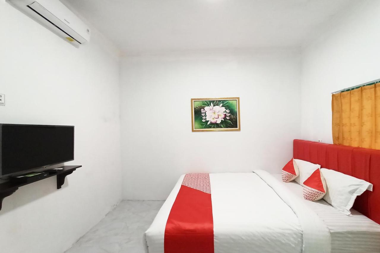 Oyo 2611 Hotel Krui Syariah Luaran gambar